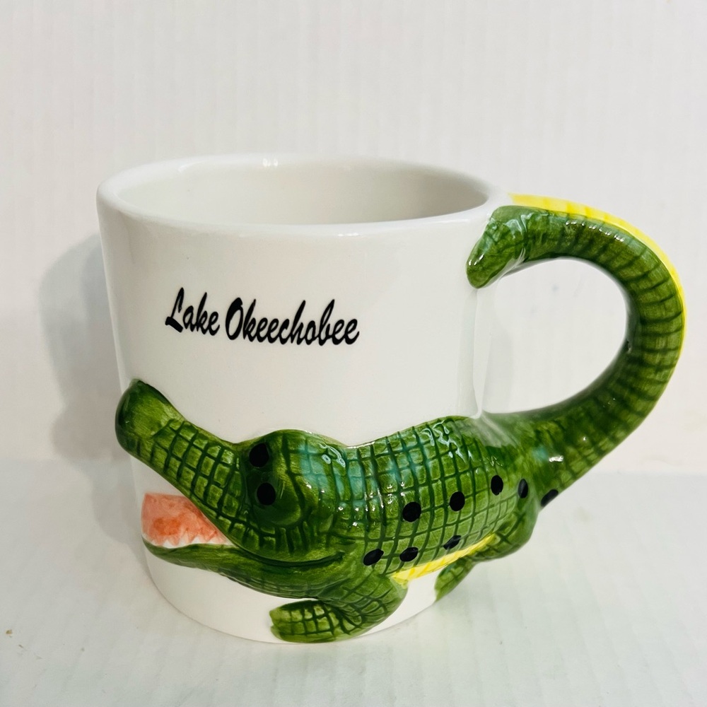 A Gift Corp Lake Okeechobee Alligator Souvenir Mug